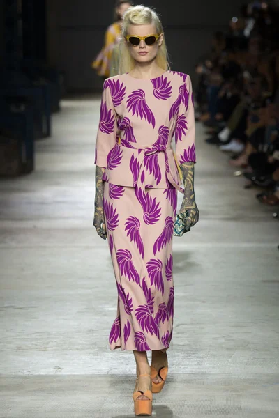 Look 15